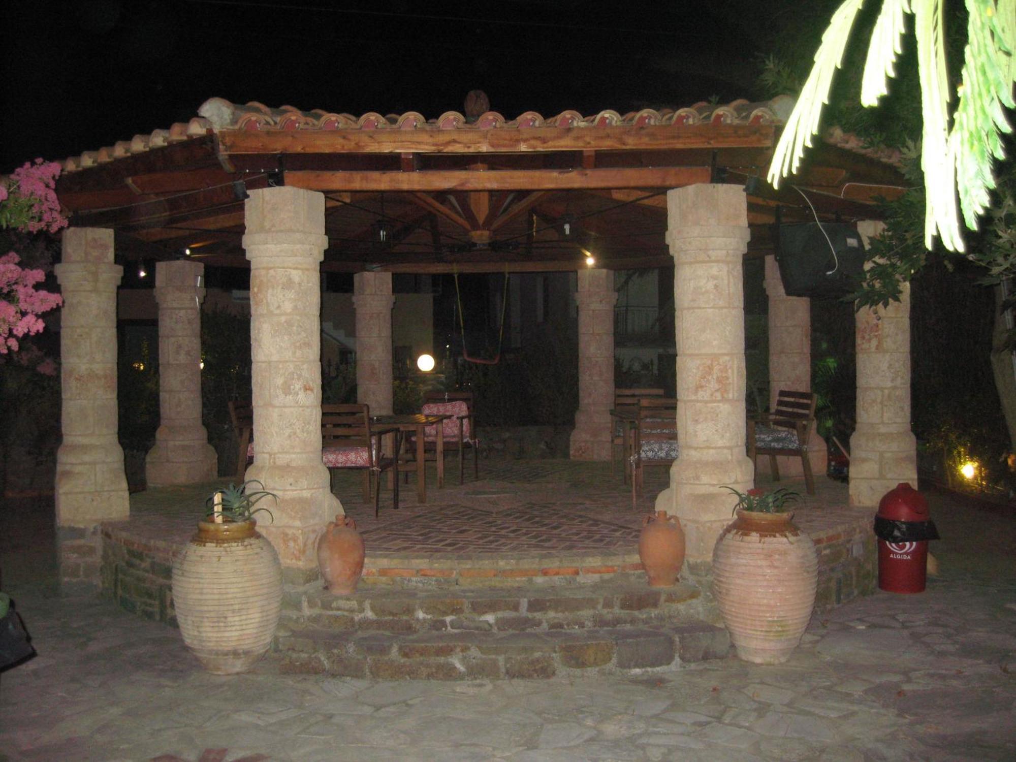 Assimakis Hotel ฟีนีคุนตา ภายนอก รูปภาพ
