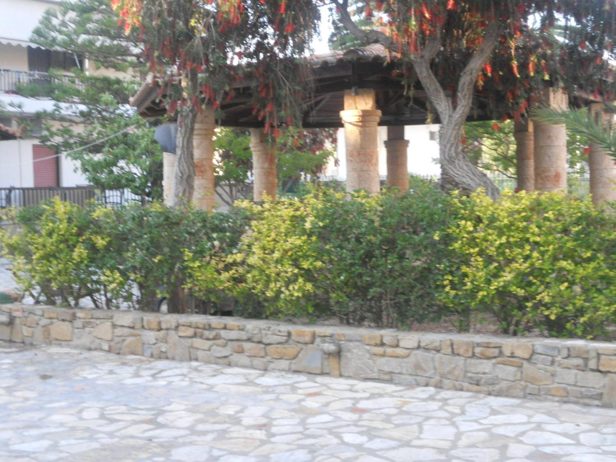 Assimakis Hotel ฟีนีคุนตา ภายนอก รูปภาพ